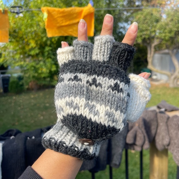 100% woolen Himalayan gloves n hat - Picture 14 of 16